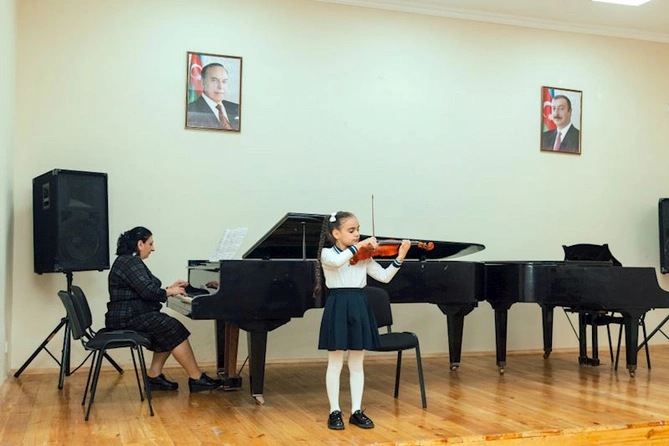 Leyla Əliyeva Mingəçevirdə şəhid ailəsini ziyarət edib, bir sıra sosial müəssisələrlə tanış olub — FOTOLAR