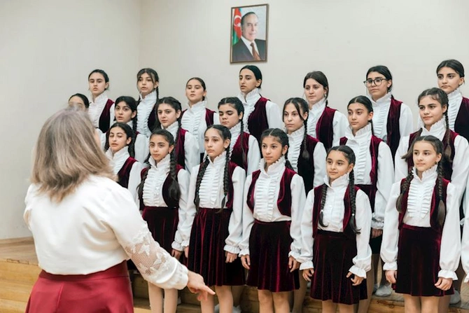 Leyla Əliyeva Mingəçevirdə şəhid ailəsini ziyarət edib, bir sıra sosial müəssisələrlə tanış olub — FOTOLAR