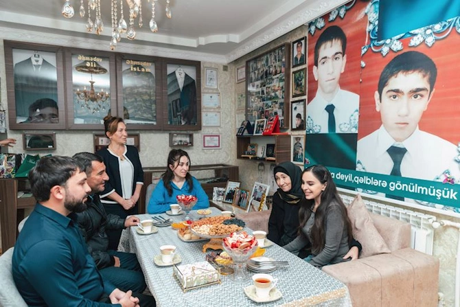 Leyla Əliyeva Mingəçevirdə şəhid ailəsini ziyarət edib, bir sıra sosial müəssisələrlə tanış olub — FOTOLAR