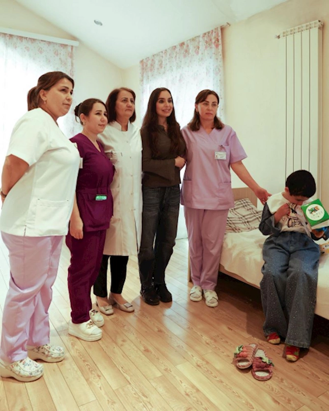 Leyla Əliyeva Mingəçevirdə şəhid ailəsini ziyarət edib, bir sıra sosial müəssisələrlə tanış olub — FOTOLAR