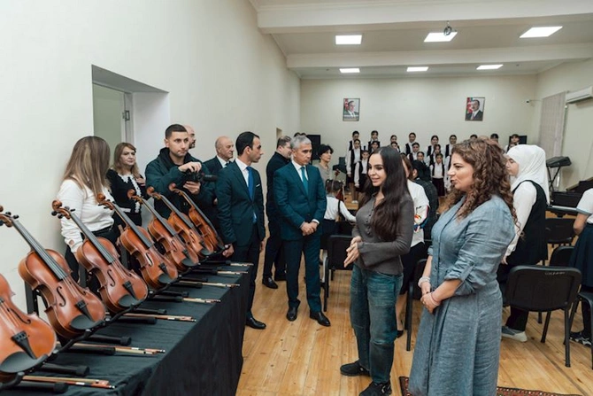 Leyla Əliyeva Mingəçevirdə şəhid ailəsini ziyarət edib, bir sıra sosial müəssisələrlə tanış olub — FOTOLAR