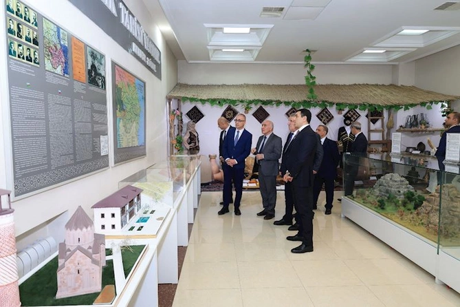 Nümayəndə heyətimiz Daşkənddə Ümummilli Liderin abidəsini ziyarət etdi — FOTOLAR