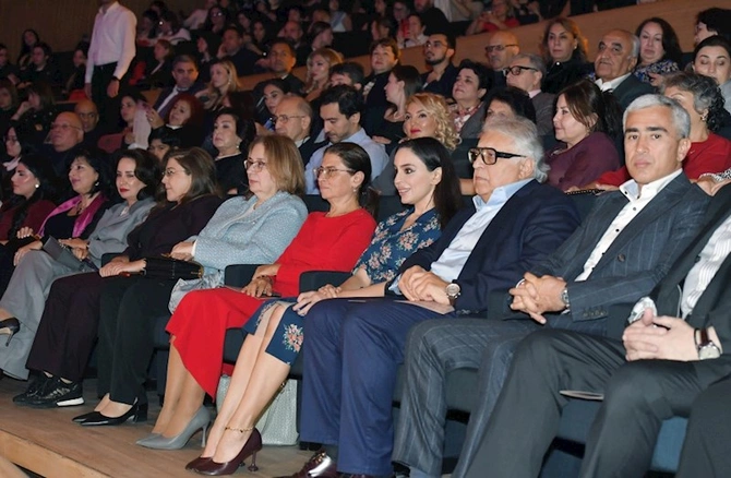 Leyla Əliyeva konsertdə iştirak edib — FOTOLAR Leyla Əliyeva konsertdə iştirak edib — FOTOLAR