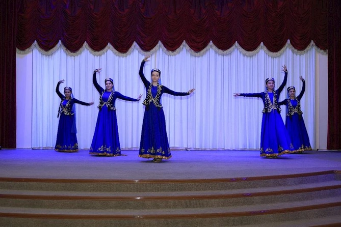 Nümayəndə heyətimiz Daşkənddə Ümummilli Liderin abidəsini ziyarət etdi — FOTOLAR