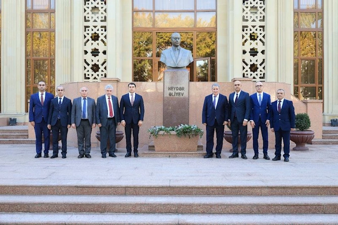 Nümayəndə heyətimiz Daşkənddə Ümummilli Liderin abidəsini ziyarət etdi — FOTOLAR