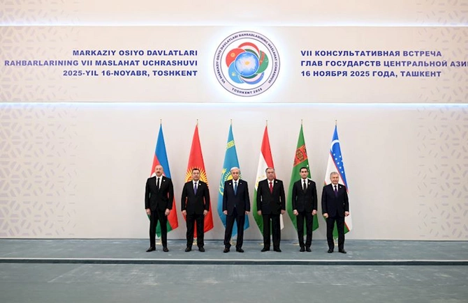 İlham Əliyev Daşkənddəki Konqres Mərkəzinə gəldi — FOTOLAR