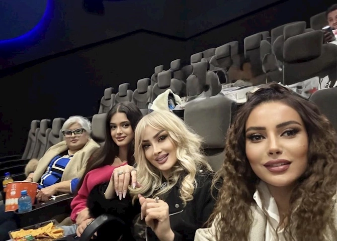Məleykə Əsədova qızı ilə belə dincəldi — FOTOLAR Məleykə Əsədova qızı ilə belə dincəldi — FOTOLAR