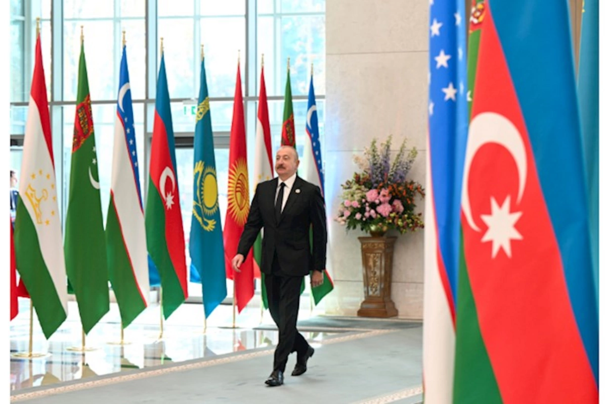 İlham Əliyev Daşkənddəki Konqres Mərkəzinə gəldi — FOTOLAR