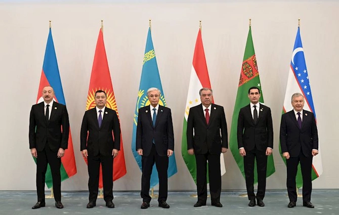 İlham Əliyev Daşkənddəki Konqres Mərkəzinə gəldi — FOTOLAR
