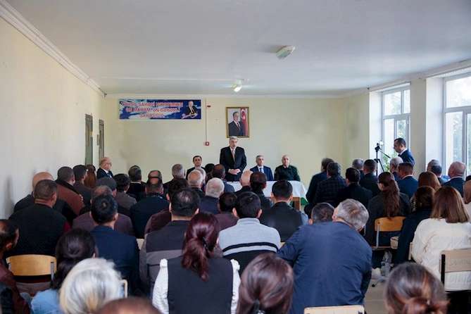 Salyan RİH başçısı Qaraçala sakinləri ilə görüşüb — FOTOLAR