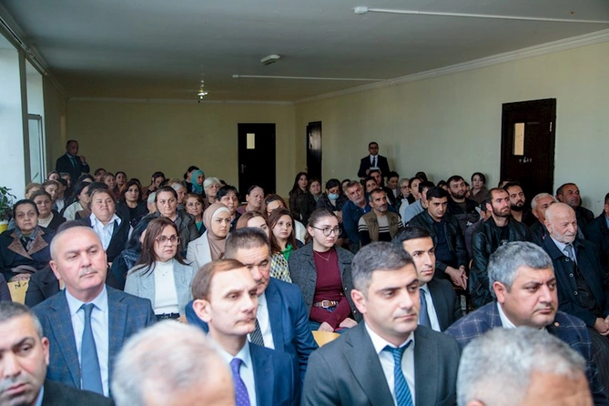 Salyan RİH başçısı Qaraçala sakinləri ilə görüşüb — FOTOLAR