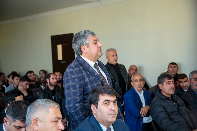 Salyan RİH başçısı Qaraçala sakinləri ilə görüşüb — FOTOLAR