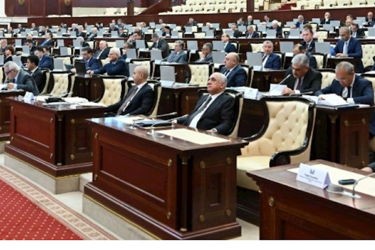 Əli Əsədov və nazirlər Milli Məclisə gəldi — Büdcə müzakirəsi başladı