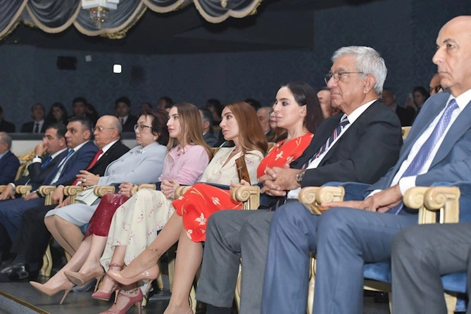 Akademik Musiqili Teatrda “Gülçöhrə və Əsgər” tamaşasının premyerası oldu — FOTOLAR