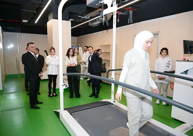 Yeni Klinikada Yeni Robotik Reabilitasiya və Sümük İliyi Transplantasiyası mərkəzlərinin açılış mərasimi olub — FOTOLAR