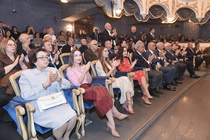 Akademik Musiqili Teatrda “Gülçöhrə və Əsgər” tamaşasının premyerası oldu — FOTOLAR