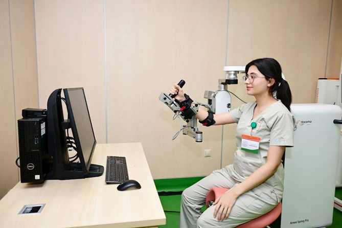 Yeni Klinikada Yeni Robotik Reabilitasiya və Sümük İliyi Transplantasiyası mərkəzlərinin açılış mərasimi olub — FOTOLAR