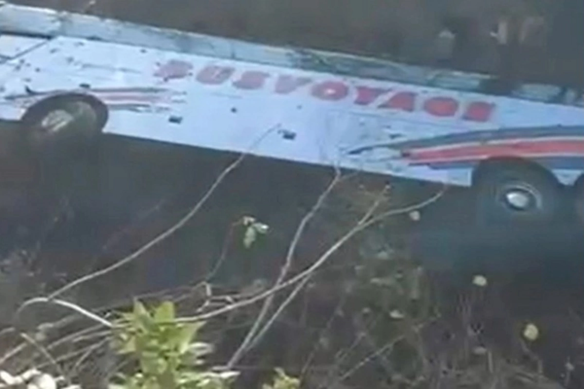Ermənistanda tələbə avtobusu dərəyə aşdı — 30 yaralı