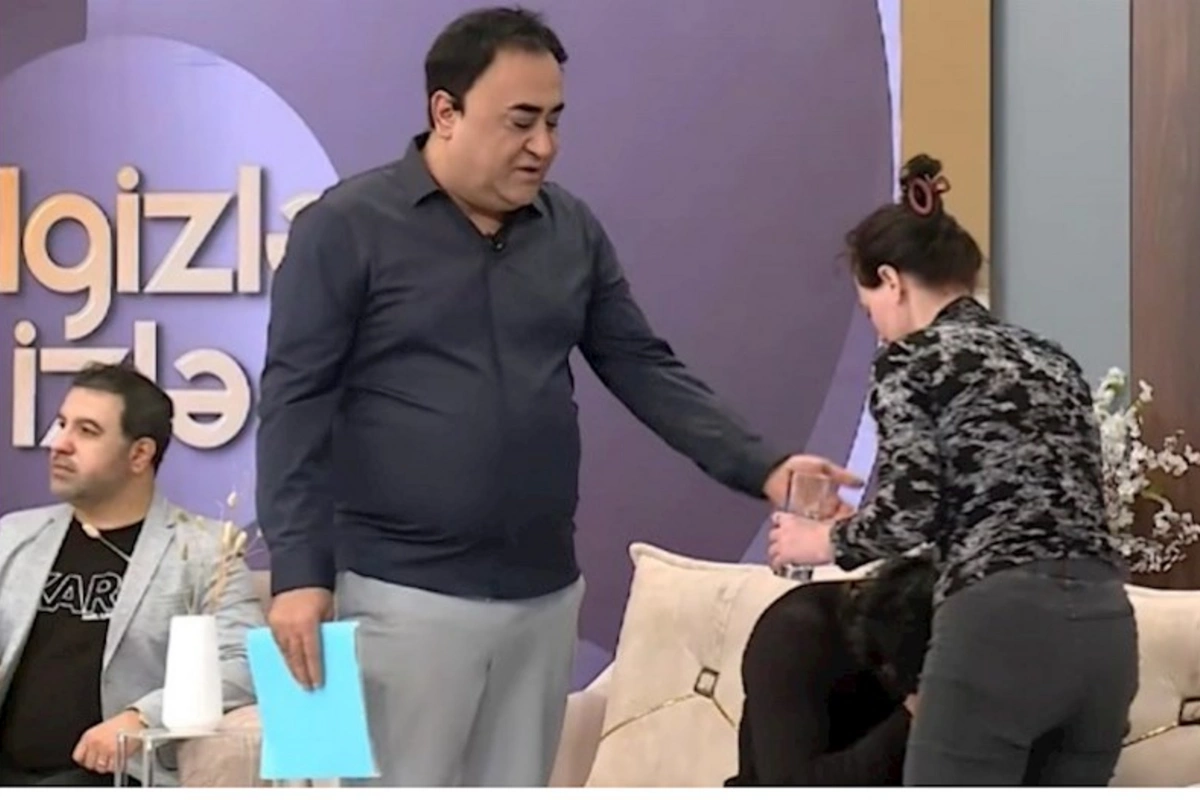 Elgizdən efirdə halı pisləşən şəxsə fərqli reaksiya — VİDEO