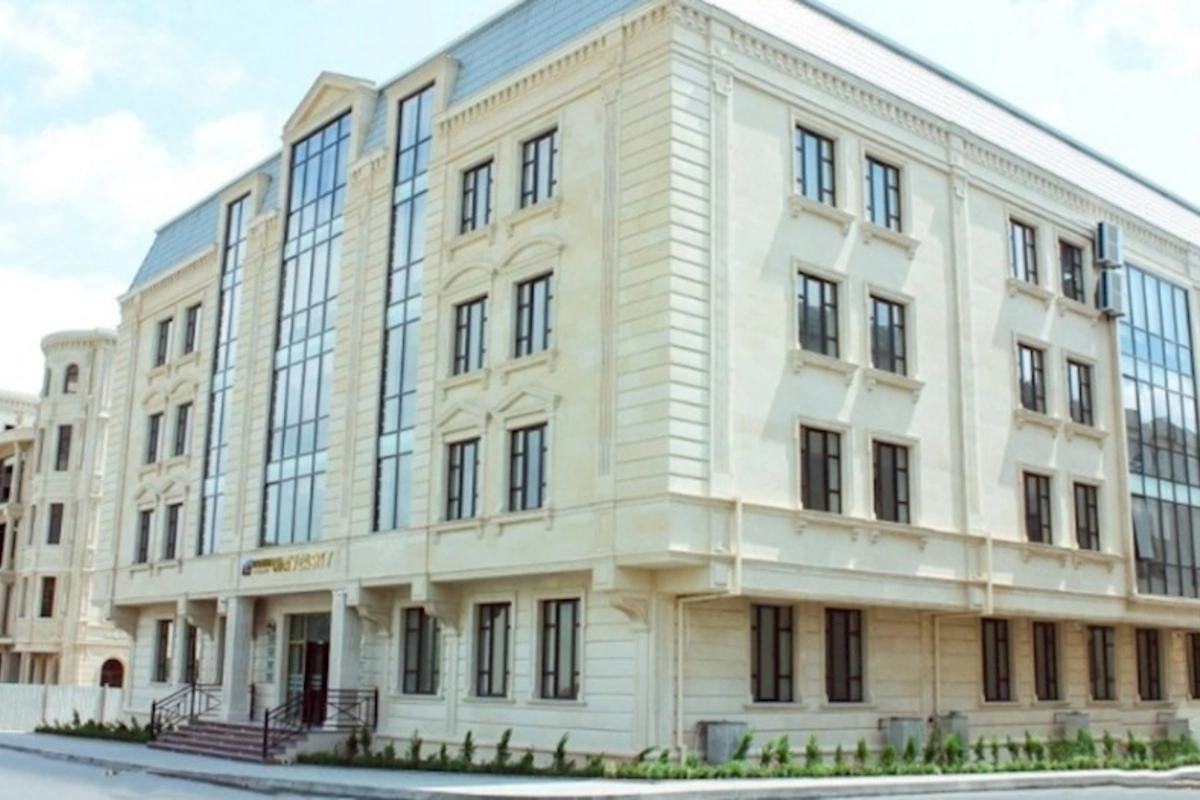 Tələbələrdən universitetdə tətbiq edilən bəzi qaydalardan narazılıq: Dərslər həftəsonu keçirilir, bufet işləmir — VİDEO