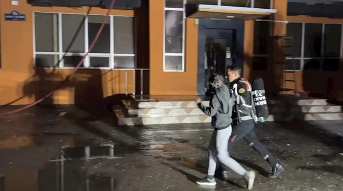 Yasamalda yaşayış binasında yanğın söndürülüb, iki nəfər tüstüdən boğularaq ölüb — FOTOLAR Yasamalda yaşayış binasında yanğın söndürülüb, iki nəfər tüstüdən boğularaq ölüb — FOTOLAR
