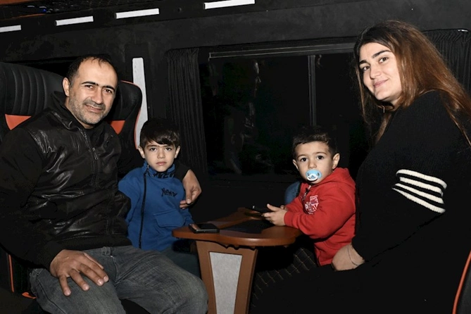 Onlar da doğma yurdlarına qayıdırlar — FOTOLAR Onlar da doğma yurdlarına qayıdırlar — FOTOLAR