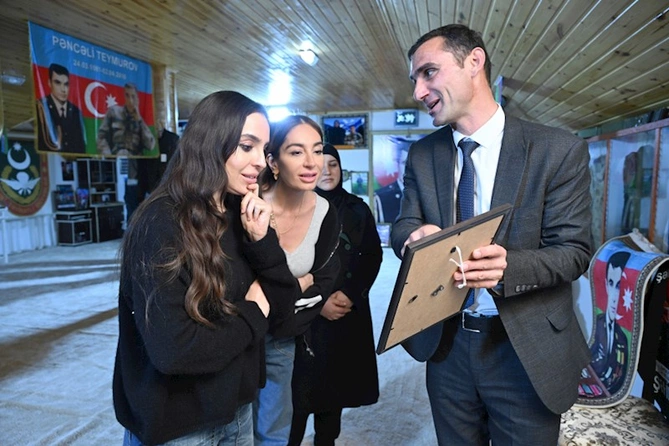 Prezidentin qızları Pəncəli Teymurovun evində — FOTOLAR Prezidentin qızları Pəncəli Teymurovun evində — FOTOLAR
