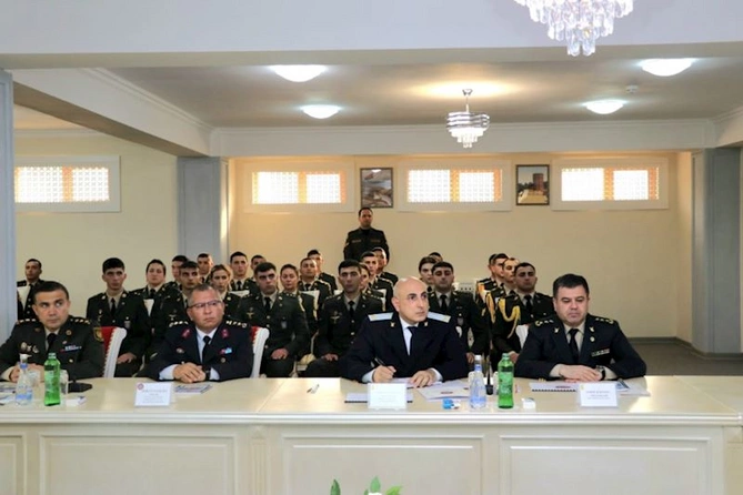 Hərbi Prokurorluq dəyirmi masa keçirdi — FOTOLAR Hərbi Prokurorluq dəyirmi masa keçirdi — FOTOLAR