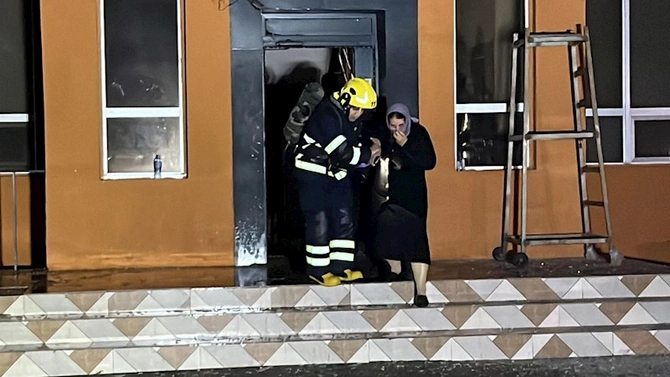 Yasamalda yaşayış binasında yanğın söndürülüb, iki nəfər tüstüdən boğularaq ölüb — FOTOLAR Yasamalda yaşayış binasında yanğın söndürülüb, iki nəfər tüstüdən boğularaq ölüb — FOTOLAR