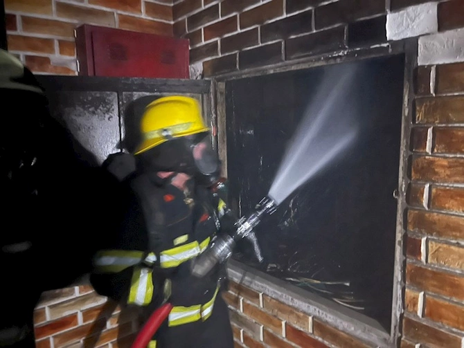 Yasamalda yaşayış binasında yanğın söndürülüb, iki nəfər tüstüdən boğularaq ölüb — FOTOLAR Yasamalda yaşayış binasında yanğın söndürülüb, iki nəfər tüstüdən boğularaq ölüb — FOTOLAR