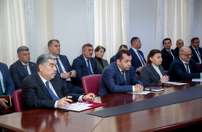 Salyanın icra başçısı fərdi qəbul keçirdi, vətəndaşların müraciətlərini dinlədi — FOTOLAR Salyanın icra başçısı fərdi qəbul keçirdi, vətəndaşların müraciətlərini dinlədi — FOTOLAR