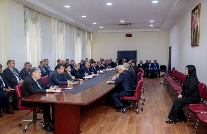 Salyanın icra başçısı fərdi qəbul keçirdi, vətəndaşların müraciətlərini dinlədi — FOTOLAR Salyanın icra başçısı fərdi qəbul keçirdi, vətəndaşların müraciətlərini dinlədi — FOTOLAR