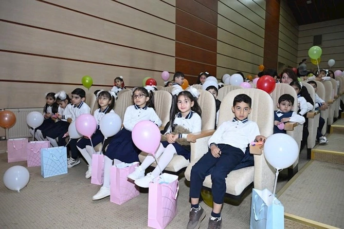 Prezidentin qızı və gəlini festivalda — FOTOLAR
