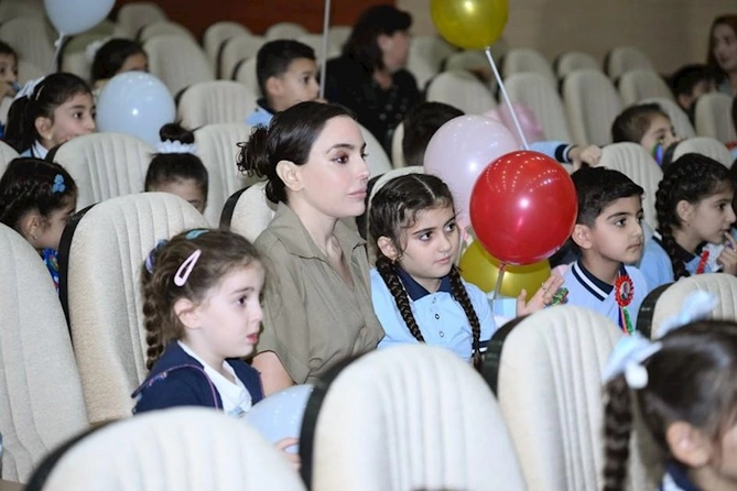 Prezidentin qızı və gəlini festivalda — FOTOLAR