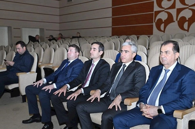 Prezidentin qızı və gəlini festivalda — FOTOLAR