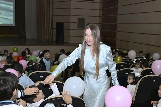 Prezidentin qızı və gəlini festivalda — FOTOLAR