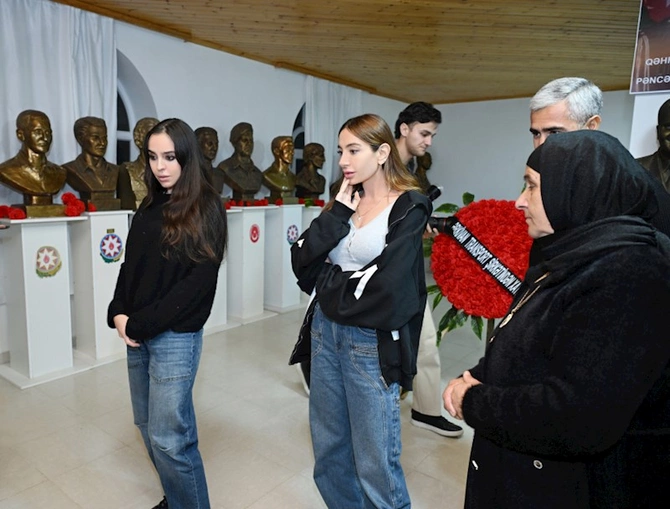 Prezidentin qızları Pəncəli Teymurovun evində — FOTOLAR Prezidentin qızları Pəncəli Teymurovun evində — FOTOLAR