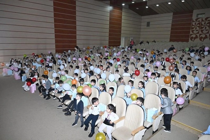 Prezidentin qızı və gəlini festivalda — FOTOLAR