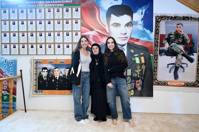 Prezidentin qızları Pəncəli Teymurovun evində — FOTOLAR Prezidentin qızları Pəncəli Teymurovun evində — FOTOLAR