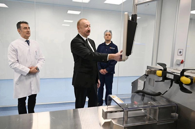 Prezident dərman preparatları istehsalı müəssisəsinin açılışında iştirak etdi — FOTOLAR