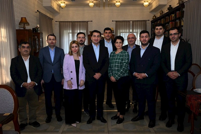 Azərbaycana gələn ermənilər Bakını gəzdilər — FOTOLAR