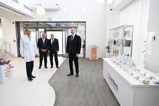 Prezident dərman preparatları istehsalı müəssisəsinin açılışında iştirak etdi — FOTOLAR