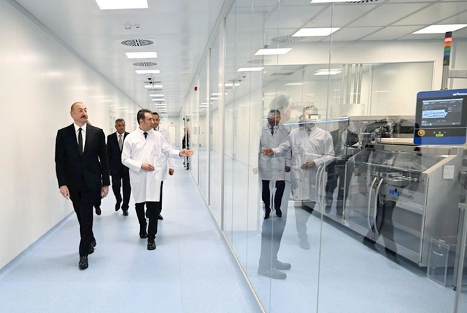 Prezident dərman preparatları istehsalı müəssisəsinin açılışında iştirak etdi — FOTOLAR