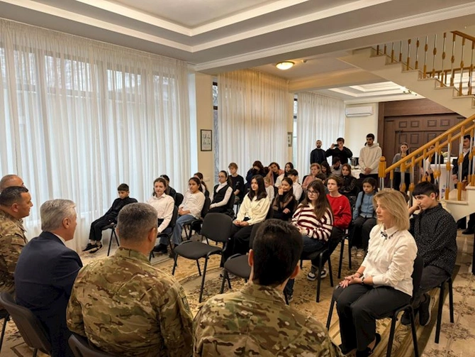Kişineuda Zəfər Günü ilə bağlı vətənpərvərlik mövzusunda müzakirələr aparılıb — FOTOLAR Kişineuda Zəfər Günü ilə bağlı vətənpərvərlik mövzusunda müzakirələr aparılıb — FOTOLAR