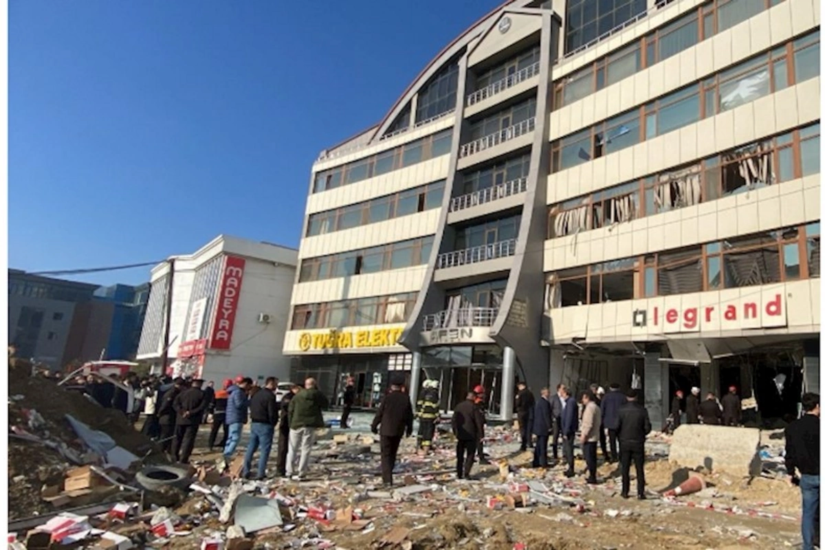 Bakıda obyektdə PARTLAYIŞ: Xəsarət alanlar var — YENİLƏNİB