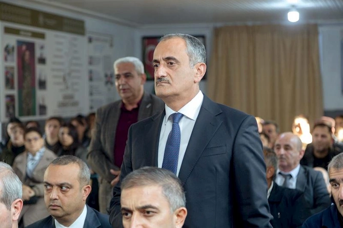 İcra başçısı sakinlərin qayğı və problemlərini dinlədi — FOTOLAR İcra başçısı sakinlərin qayğı və problemlərini dinlədi — FOTOLAR