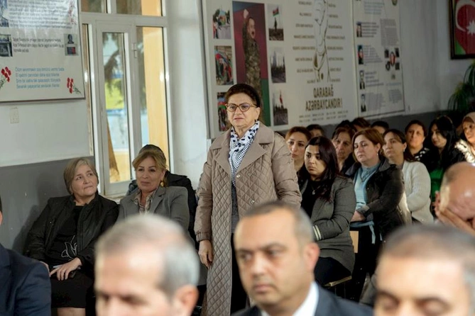 İcra başçısı sakinlərin qayğı və problemlərini dinlədi — FOTOLAR İcra başçısı sakinlərin qayğı və problemlərini dinlədi — FOTOLAR