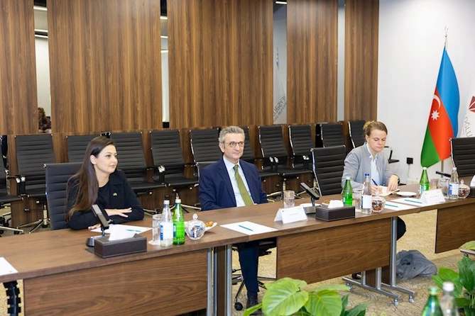 Almaniyanın ölkəmizdəki səfiri Veysəloğlunun Mərkəz ofisində Rossmannı ziyarət etdi — FOTOLAR