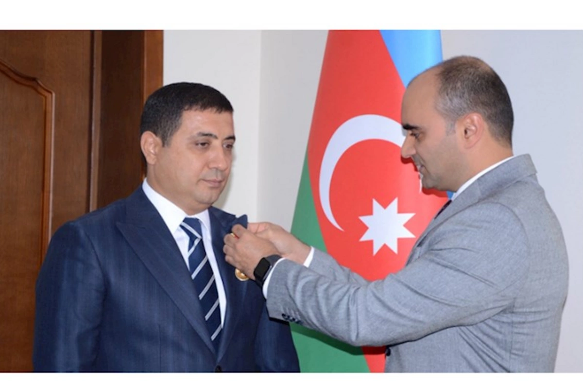 İcra başçısı köməkçisini də Bakıya gətirdi