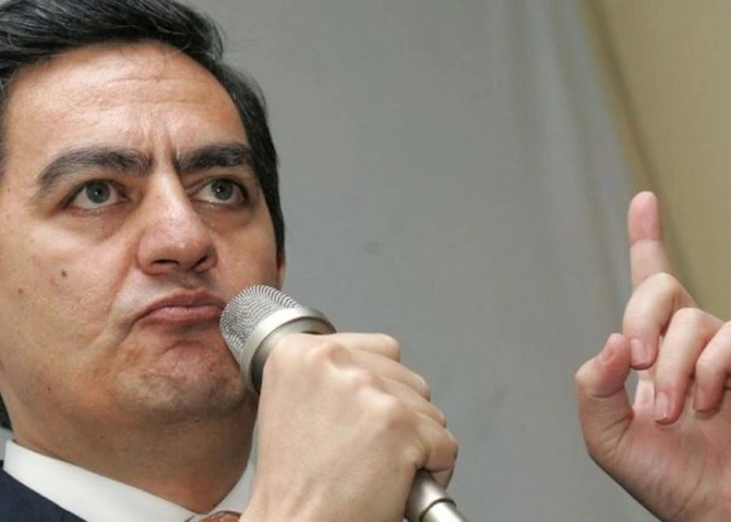 Rauf Arifoğlu: Əli Kərimli dedi ki, məni Ramil Usubov və Ramiz Mehdiyevlə görüşdür — MÜSAHİBƏ Rauf Arifoğlu: Əli Kərimli dedi ki, məni Ramil Usubov və Ramiz Mehdiyevlə görüşdür — MÜSAHİBƏ